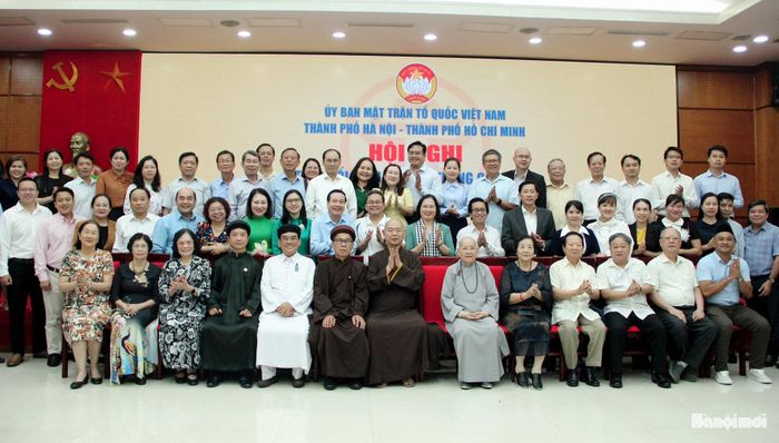Các chuyên gia tham dự hội nghị trao đổi kinh nghiệm trong công tác dân tộc, tôn giáo, đối ngoại nhân dân và người Việt Nam ở nước ngoài. Ảnh: Lê Dung
