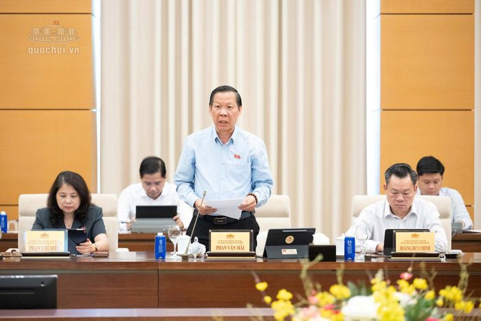 Chủ nhiệm Ủy ban Kinh tế và Tài chính của Quốc hội Phan Văn Mãi báo cáo thẩm tra. Ảnh: media.quochoi.vn
