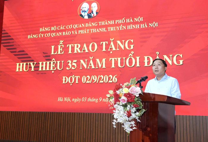 Bí thư Đảng ủy, Giám đốc Cơ quan Báo và Phát thanh, Truyền hình Hà Nội Nguyễn Thanh Liêm trao phát biểu tại buổi lễ. Ảnh: Phạm Hùng