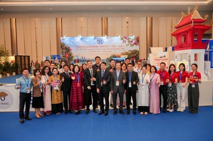 Đoàn xúc tiến du lịch Hà Nội tại Hội chợ Công nghiệp Văn hóa và Du lịch Trung Quốc 2026. Ảnh: Minh Loan