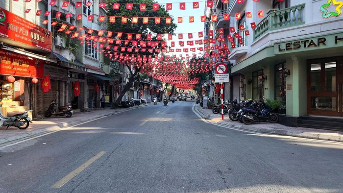 Sáng 3-9, các tuyến phố ở Thủ đô đã phong quang, sạch sẽ. Ảnh: Đức Duy