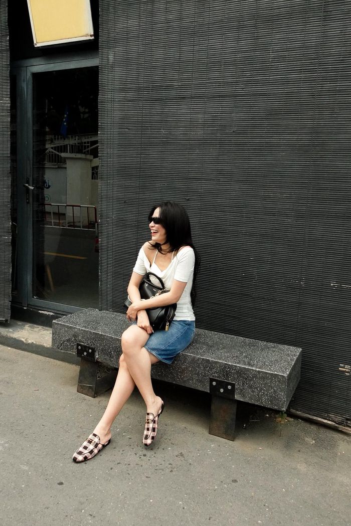 Việc Hoàng Thùy Linh liên tục xuất hiện với những hình ảnh OOTD vì thế mang đến một góc nhìn khác về nữ ca sĩ. Bên cạnh hình ảnh nghệ sĩ gắn với những sản phẩm âm nhạc được đầu tư về concept, cô đang cho thấy khả năng biến hóa trong phong cách cá nhân, đặc biệt ở những khoảnh khắc đời thường.