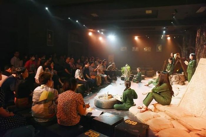 Huyền thoại tuổi thanh xuân biểu diễn tại Bảo tàng Phụ nữ Việt Nam.