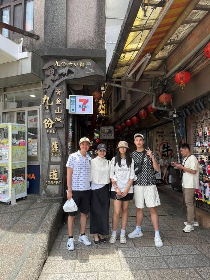Khi con trai bước vào tuổi trưởng thành, Hoa hậu Thùy Lâm cũng thay đổi cách đồng hành. Thay vì bao bọc, cô và ông xã chủ động trao cho con nhiều cơ hội tự quyết định và chịu trách nhiệm với lựa chọn của mình.