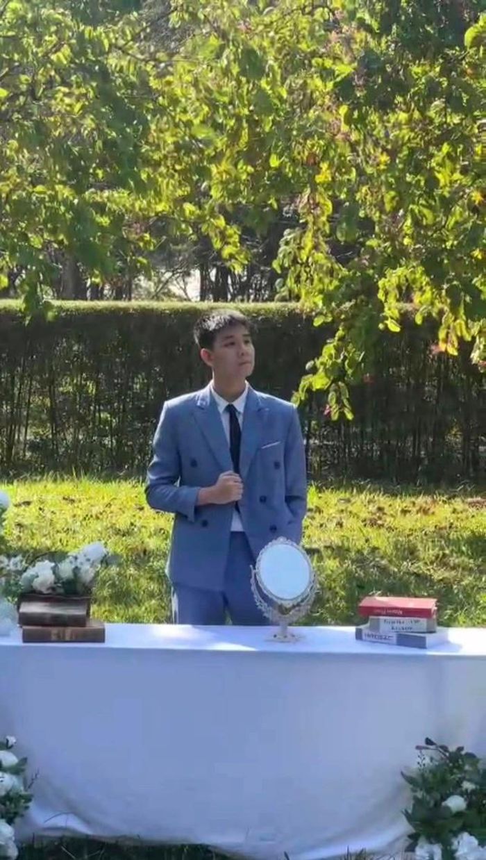 Anh Khôi từng bộc lộ sự yêu thích với nghệ thuật từ khi còn nhỏ. Cậu bé có năng khiếu và từng khiến bố mẹ nghĩ tới khả năng theo đuổi lĩnh vực này trong tương lai.