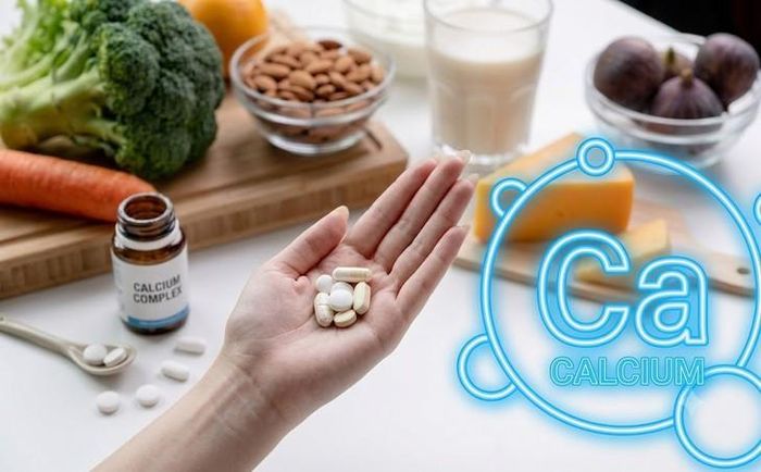 Sử dụng thực phẩm bổ sung canxi không đúng cách có thể gây ảnh hưởng đến hấp thu các chất dinh dưỡng. Ảnh AI.