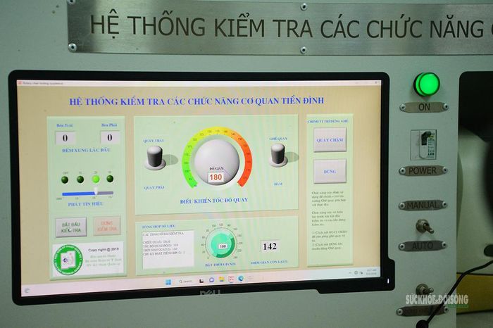 Hệ thống kiểm tra chức năng cơ quan tiền đình tại Viện Y học Phòng không - Không quân. Ảnh: T.Anh