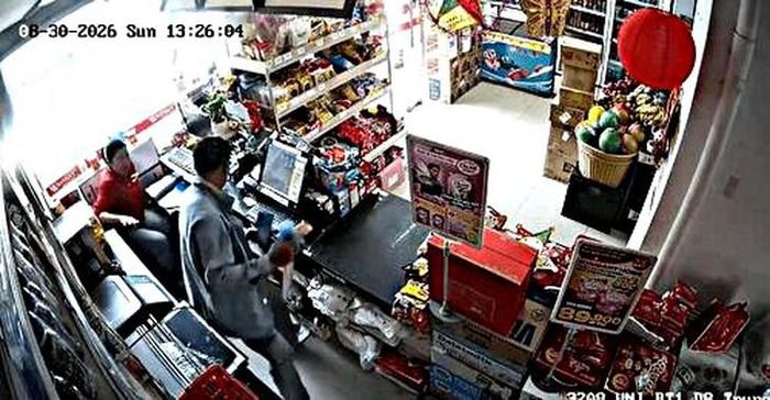 Dùng dao cướp tài sản tại một siêu thị ở Hà Nội, nghi phạm nhanh chóng bỏ trốn khỏi hiện trường nhưng bị công an bắt giữ chỉ sau khoảng 48 giờ.