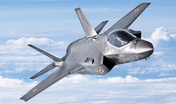 Thông tin xuất hiện trong Báo cáo Mua sắm Lựa chọn Hiện đại hóa F-35 năm tài chính 2027, có hiệu lực từ ngày 21/4/2026. Tài liệu xác nhận tính năng Six in the Bay đang được phát triển và dự kiến hoàn thành vào tháng 9/2030.
