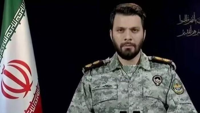 Người phát ngôn Bộ chỉ huy Trung tâm Khatam al-Anbiya của Iran, ông Ebrahim Zolfaghari, tuyên bố các cuộc tấn công nhằm vào tài sản Mỹ sẽ tiếp tục. Ông cảnh báo Iran sẽ đáp trả mạnh hơn và mở rộng phạm vi nếu Washington tiếp tục các hoạt động quân sự.