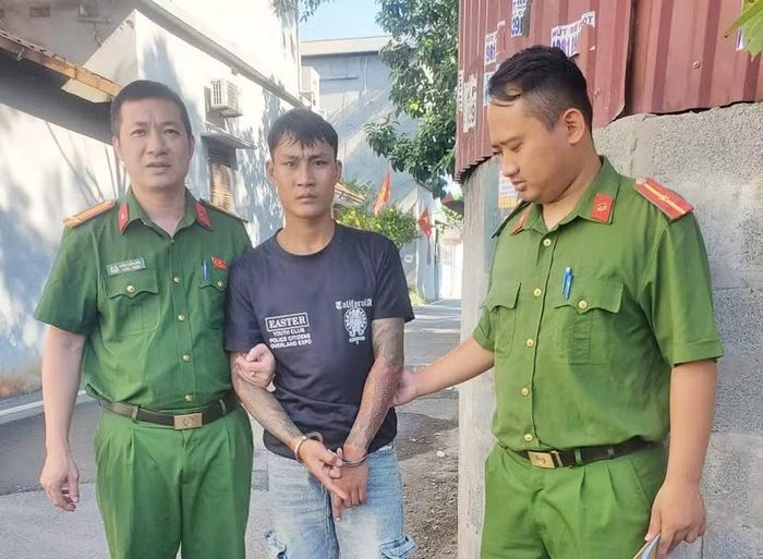 Thực hiện dẫn giải Lường Văn Tiến đến hiện trường vụ án