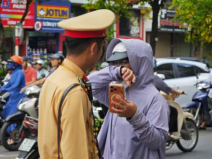 Các lý do của các bậc phụ huynh đều không được chấp nhận. CATP đang tăng cường tuyên truyền, kiểm tra, xử lý vi phạm an toàn giao thông đối với lứa tuổi học sinh, các phụ huynh trong cả năm học 2026-2027