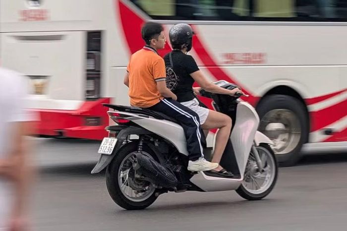 Hình ảnh không hiếm thấy trong sáng nay
