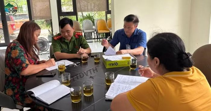 Tổ công tác làm việc với cơ sở kinh doanh
