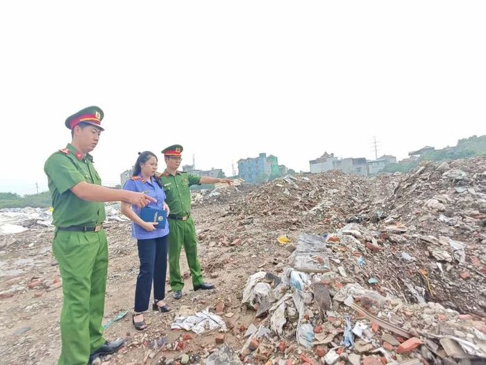 Cơ quan chức năng kiểm tra hiện trường