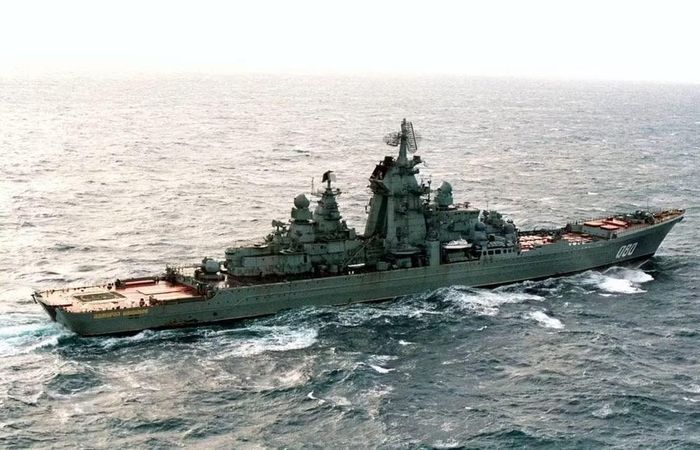 Theo các nguồn tin của Nga, tàu tuần dương này được trang bị tổng cộng 176 ống phóng. Trong đó 80 ống dành cho tên lửa tấn công và 96 ống còn lại dành cho tên lửa phòng không thuộc hệ thống S-400.