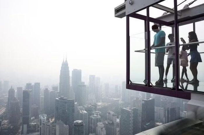 Khói mù do cháy rừng ở Indonesia lan sang cả Kuala Lumpur, Malaysia