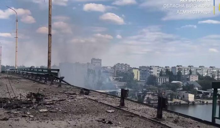 Một số video ghi lại vụ nổ lớn tại cảng từ bên trong thành phố. Hình ảnh tĩnh cho thấy khói bốc lên từ tàu Nefrit, nhưng chất lượng hình ảnh không đủ để đánh giá chính xác tình trạng con tàu. Một video khác cho thấy 1 USV bị phá hủy trước khi tiếp cận mục tiêu.