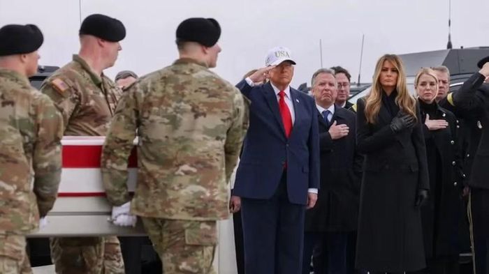 Chỉ vài phút trước khi ông Lutnick đăng lời xin lỗi, ông Trump đã lên tiếng bảo vệ Bộ trưởng Thương mại trên Truth Social.