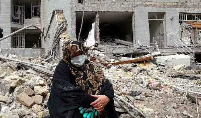 Hãng tin Fars xác nhận, 2 nạn nhân khác là bà Kolsoum Malahi Najandnia, 43 tuổi, và bà Zarkhatoun Taheri, 50 tuổi. Cô dâu và chú rể được cho là sống sót.