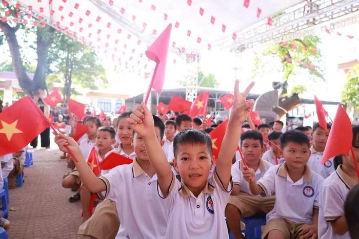 Hai điểm cầu chính, trong đó có 1 điểm tại xã đảo duy nhất của Hà Nội sẵn sàng cho Lễ khai giảng năm học mới