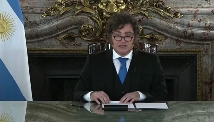 "Quần đảo Malvinas là của Argentina, cả về mặt lịch sử lẫn pháp lý. Đây là điều không thể tranh cãi", ông Milei nói trong bài phát biểu trên truyền hình quốc gia.