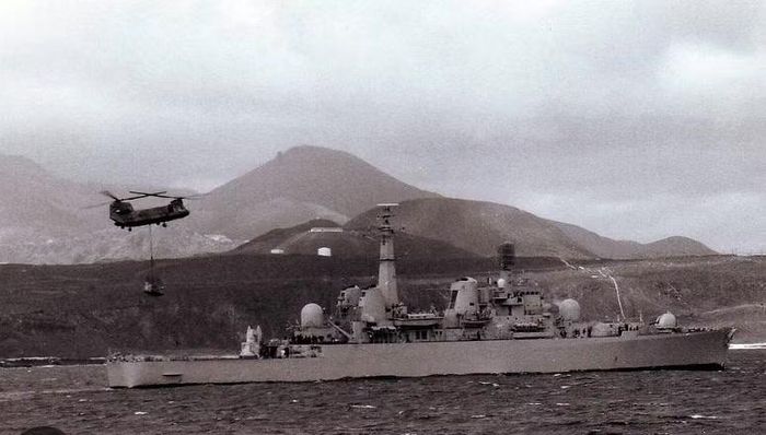 Nhà lãnh đạo Argentina gọi hoạt động khai thác dầu ngoài khơi Falkland là "mối đe dọa rõ ràng và hiện hữu", đồng thời cảnh báo nếu không hành động nhanh chóng, các bên liên quan sẽ sớm có đủ năng lực khai thác nguồn dầu nằm dưới vùng biển mà Buenos Aires tuyên bố chủ quyền.