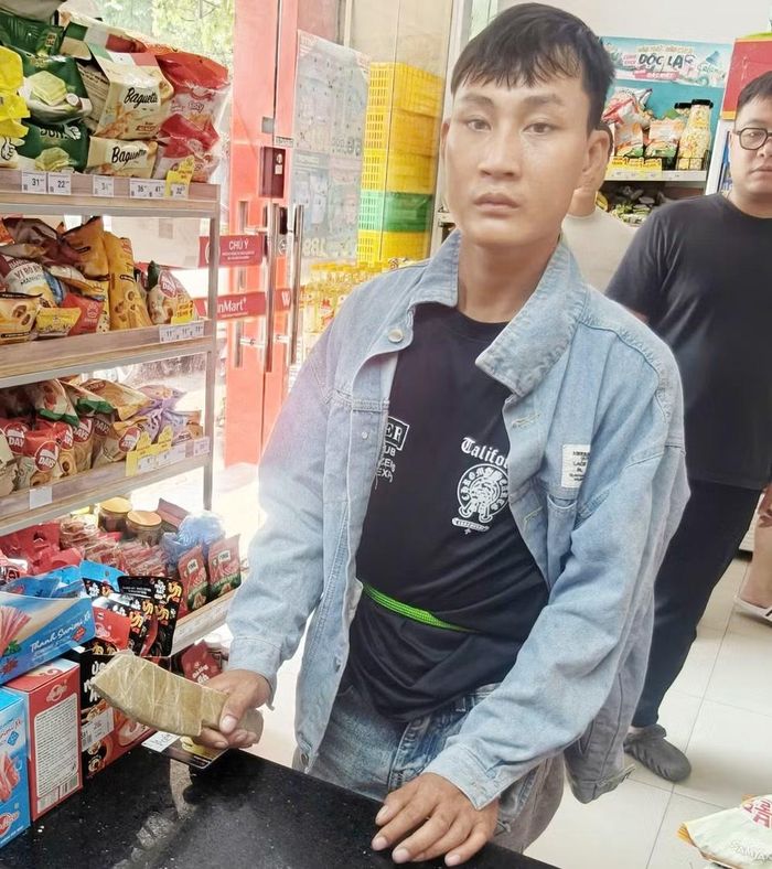 Lường Văn Tiến manh động với con dao hung khí trong tay