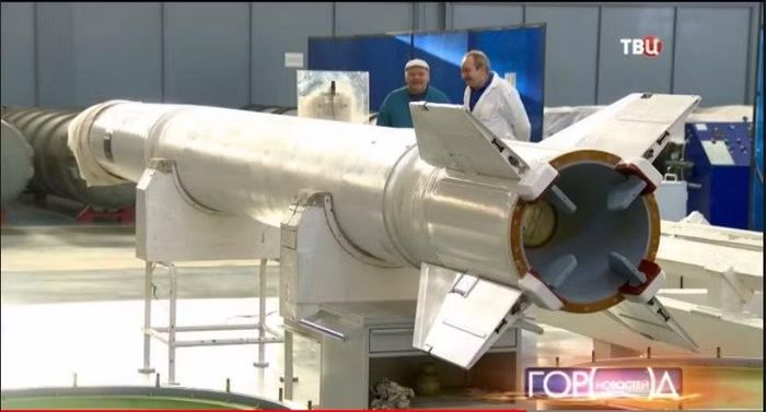 Sau đó chúng xuất hiện trong các cuộc không kích phối hợp vào các thành phố của Ukraine. Theo kế hoạch của giới lãnh đạo Nga, năm 2026 họ dự định sản xuất hơn 480 quả đạn tên lửa RM-48U.
