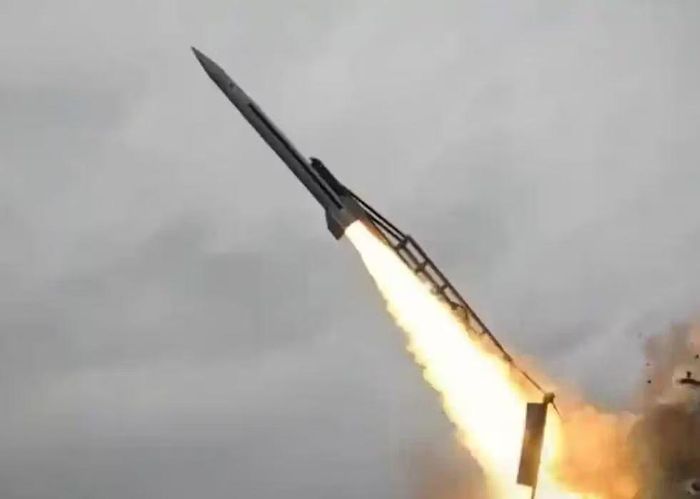 Về phía Ukraine, Kyiv cũng tiến hành đáp trả bằng tên lửa đạn đạo FP-7 và FP-9, đây thực chất cũng là đạn phòng không dành cho các tổ hợp S-300PF hoán cải cho chức năng tấn công mặt đất, tức là áp dụng đúng cách thức của Nga.