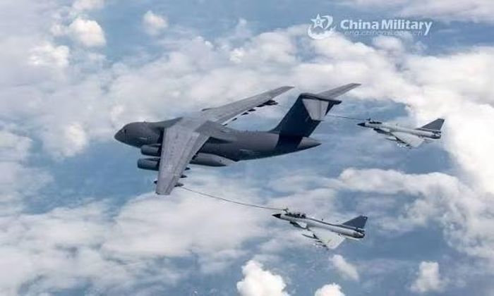 Đơn vị tham gia cuộc tập trận đã thực hiện một số phi vụ phối hợp để luyện tập hoạt động không chiến nhằm tấn công các mục tiêu của địch và bảo vệ cơ sở chiến lược quan trọng theo chiến thuật không chiến mới nhất.