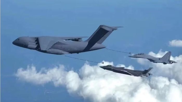 Mục đích chính của YY-20 là tiếp nhiên liệu cho máy bay chiến đấu trên không; nó được trang bị 3 hệ thống ống dẫn và phễu tiếp dầu - hai hệ thống dưới cánh và một hệ thống trung tâm nằm ở phía sau thân.