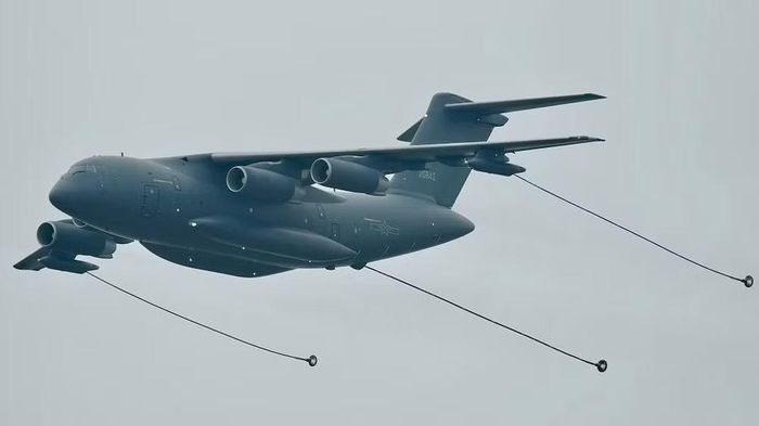 YY-20 (Y-20U) là máy bay tiếp nhiên liệu hạng nặng của Trung Quốc, được phát triển dựa trên máy bay vận tải chiến lược Y-20 Kunpeng dành cho Không quân Trung Quốc.