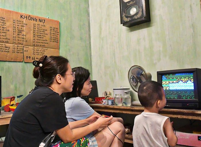 Công chúng trải nghiệm trò chơi điện tử một thời.