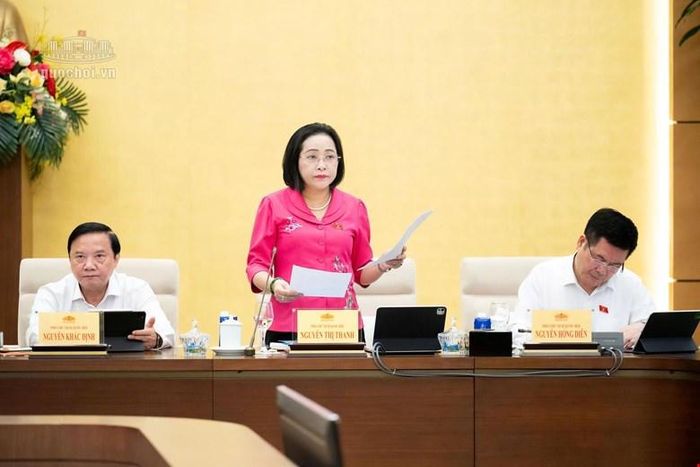 Phó Chủ tịch Quốc hội Nguyễn Thị Thanh điều hành phiên thảo luận (Ảnh: Quochoi.vn)
