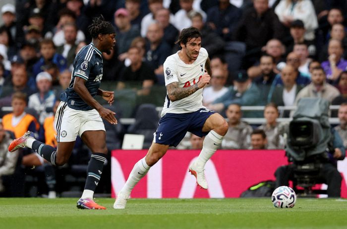  Sandro Tonali đại diện cho mẫu tiền vệ được ưa chuộng tại Premier League hiện nay: giàu thể lực, tranh chấp tốt, có thể phát triển bóng và đảm nhiệm nhiều vai trò ở tuyến giữa. 