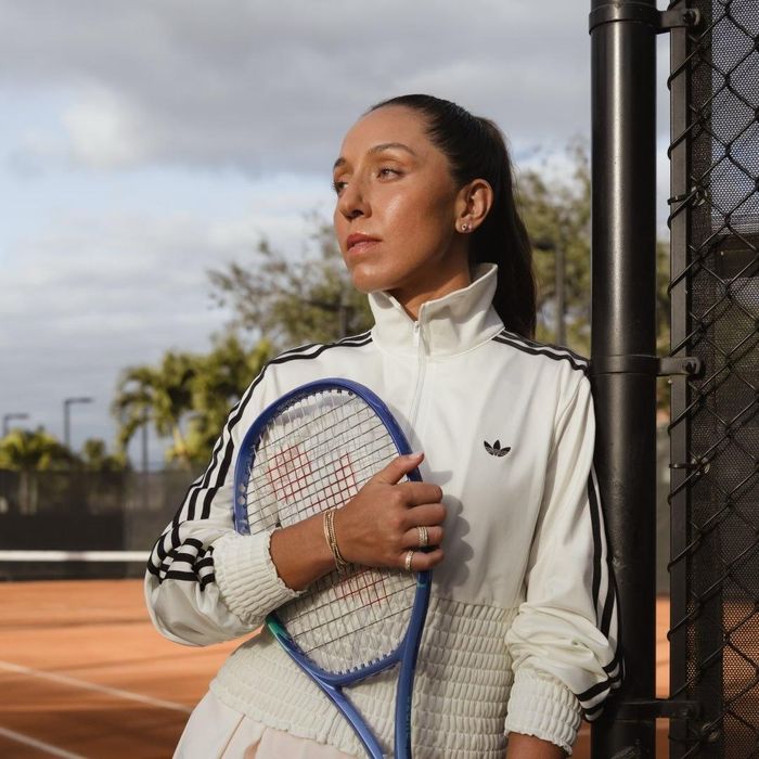  Đến nay, Pegula giành 11 danh hiệu đơn, gần nhất là Dubai Duty Free Tennis Championships tháng 2/2026 và Credit One Charleston Open tháng 4 - chức vô địch Charleston thứ 2 liên tiếp. Theo WTA, tính đến tháng 5/2026, cô kiếm hơn 24 triệu USD tiền thưởng. Riêng năm nay, con số vượt 4,2 triệu USD. Ảnh: @jpegula/IG. 
