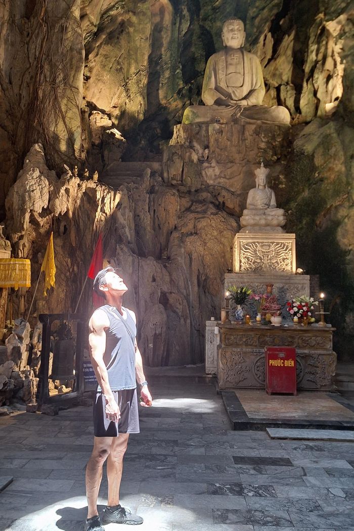 Vợ chồng Jonathan dành 9 ngày khám phá Đà Nẵng. Ảnh: @jonng_ishere/Instagram.