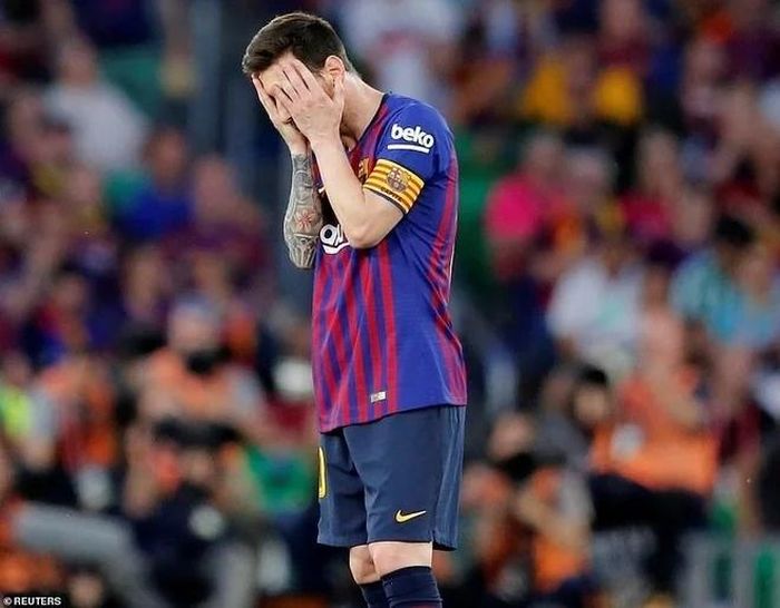 Messi từng bị Chelsea và Liverpool gieo kỷ niệm buồn.