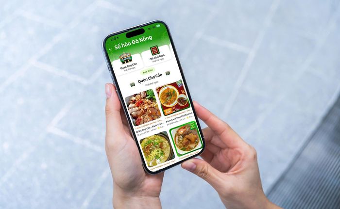  Người dân và du khách có thể dễ dàng thưởng thức các món ngon từ chợ Cồn trên ứng dụng Grab. 