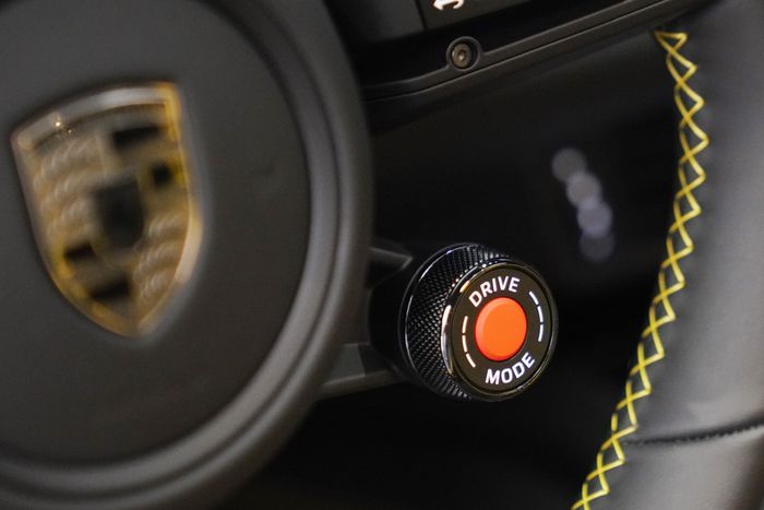  Theo đại diện Porsche, mẫu xe này là chiếc 911 mạnh nhất trong dải sản phẩm thương mại từng được hãng mở bán. 
