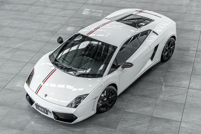  Đây có thể được xem là phiên bản tiếp nối của siêu xe Lamborghini Gallardo Tricolore LP 550-2, ra mắt vào năm 2011 nhằm kỷ niệm 150 năm thống nhất của Italy. Chỉ có 150 chiếc được sản xuất với nhiều nâng cấp từ Gallardo Superleggera. 