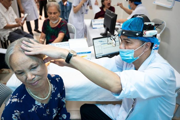  Quyền lợi BHYT được đề xuất mở rộng theo lộ trình, trong đó có tăng mức hưởng, chi trả khám sức khỏe định kỳ và sàng lọc 8 nhóm bệnh ung thư. Ảnh: Đinh Hà. 