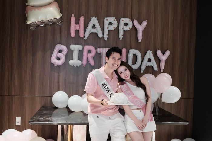 Quỳnh Nga đón sinh nhật bên Việt Anh. Ảnh: FBNV.