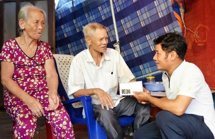 Trưởng thôn Phước Thiện Nguyễn Văn Thành luôn gần gũi, lắng nghe và kịp thời hỗ trợ người dân