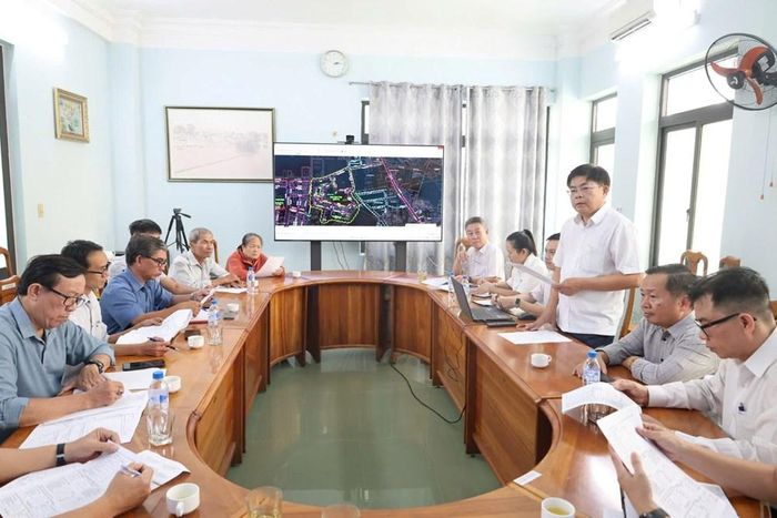Quang cảnh buổi làm việc