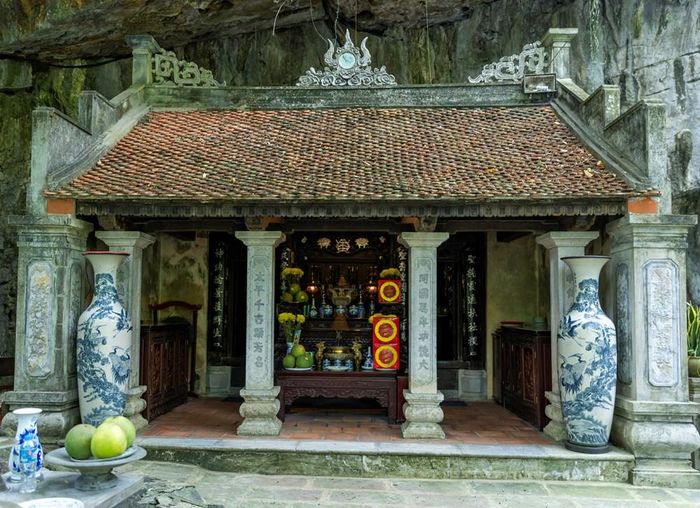 Di tích Phủ Khống là nơi thờ 7 vị trung thần lãnh việc mai táng thi hài vua Đinh