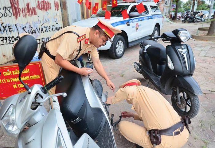 CSGT kiên quyết xử lý các vi phạm