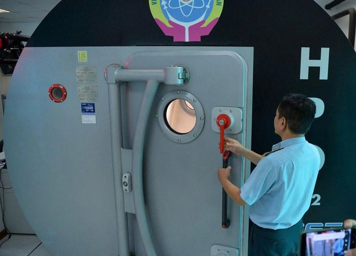 Buồng giảm áp hiện đại để mô phỏng môi trường hoạt động trên cao