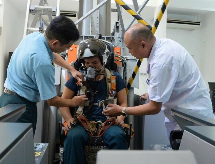 Những thiết bị hiện đại cho các bài kiểm tra tuyển phi công quân sự tại Viện Y học Phòng không – Không quân